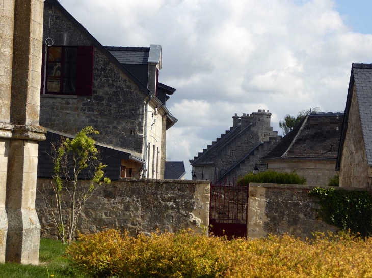 Pignons à pas de moineaux dans le village - Acy