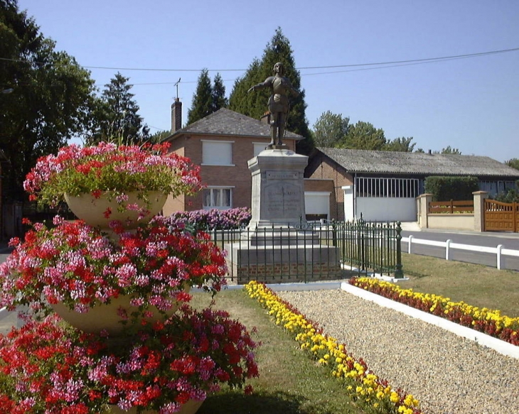 Beaurevoir statue Jeanne d'Arc