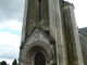 l'entrée de l'église