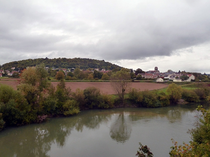 Vue des bords de l'Aisne - Bourg-et-Comin