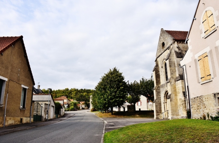 Le Village - Bourg-et-Comin