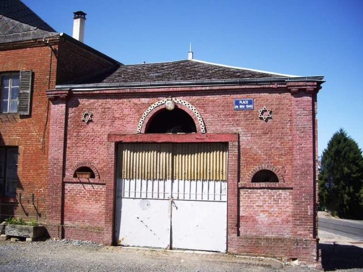 écurie sur la place - Brunehamel