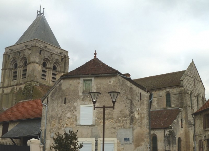 Dans le village - Bruyères-et-Montbérault