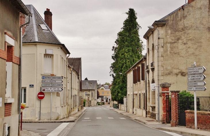 Le Village - Bruyères-et-Montbérault