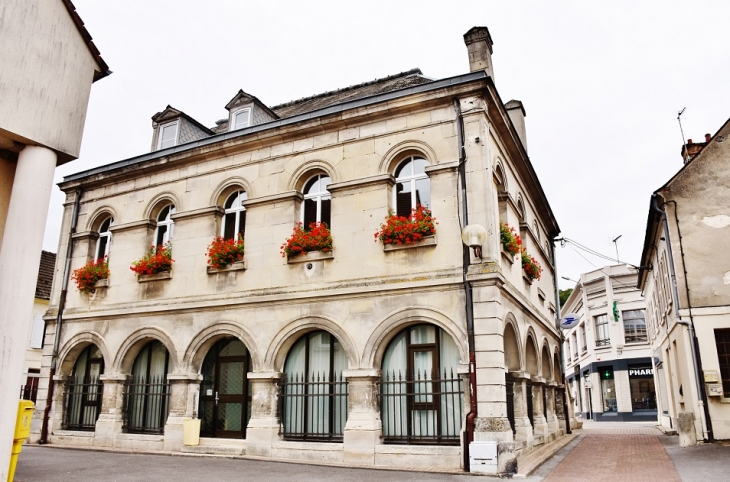 La Mairie - Bruyères-et-Montbérault