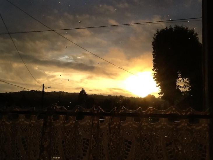 Coucher de soleil après l'orage... - Buire