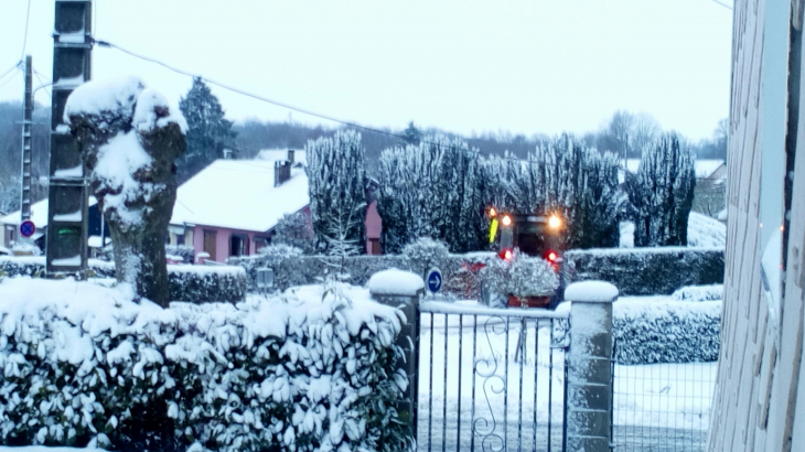 Neige abondante sur Buire