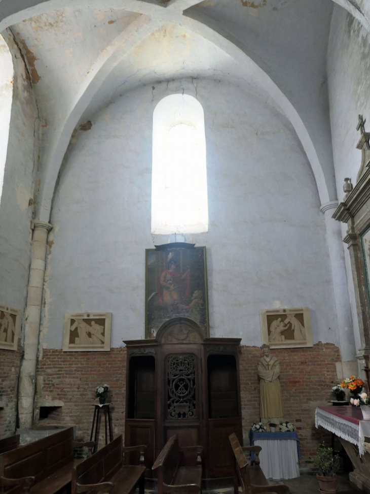 L'intérieur de l'église  - Burelles