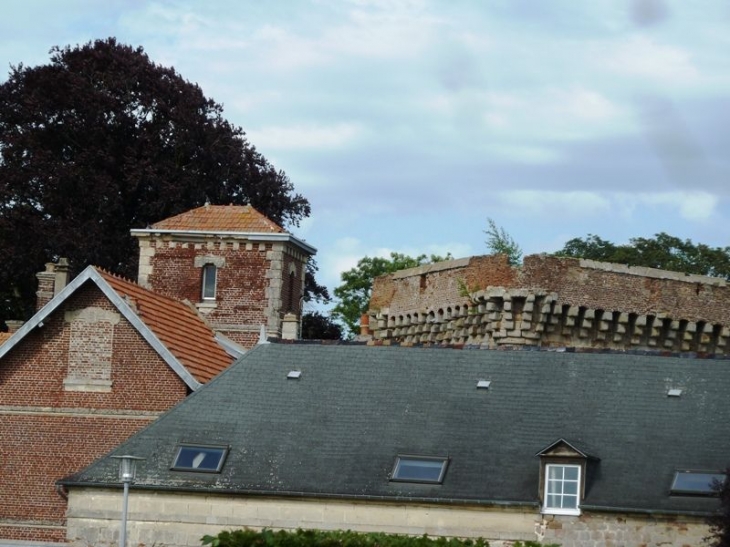 Un aperçu du donjon - Cerny-lès-Bucy