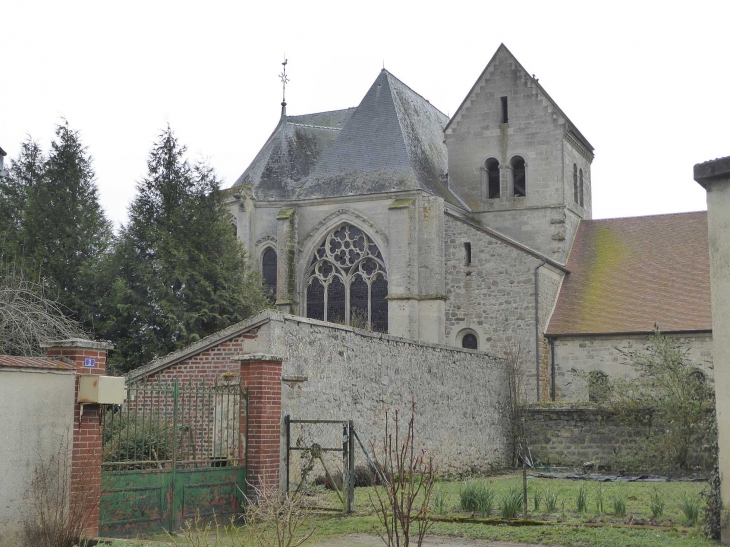 Derrière l'église - Chaudardes