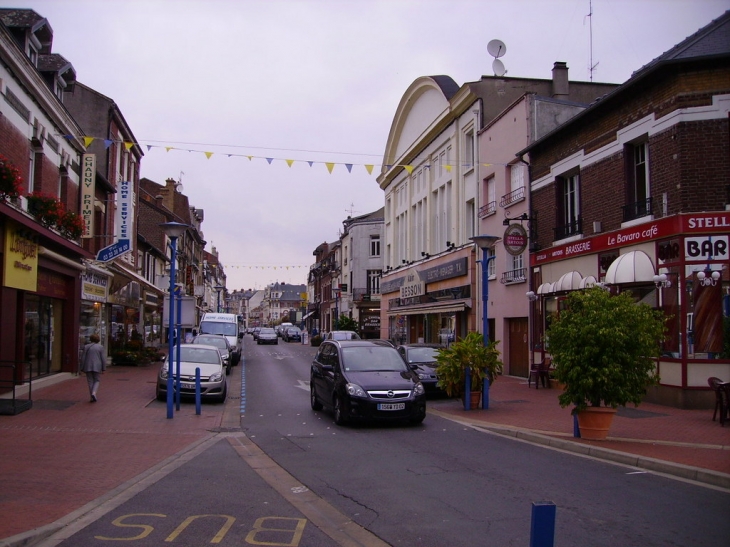 Une rue commerçante - Chauny