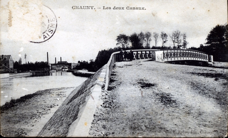 Les deux Canaux, vers 1907 (carte postale ancienne). - Chauny