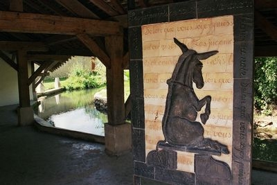 Illustration de la fable sous le lavoir central - Condé-en-Brie