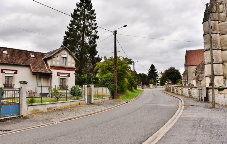 Le Village - Coucy-la-Ville