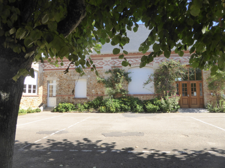 COULONGES : l'école - Coulonges-Cohan