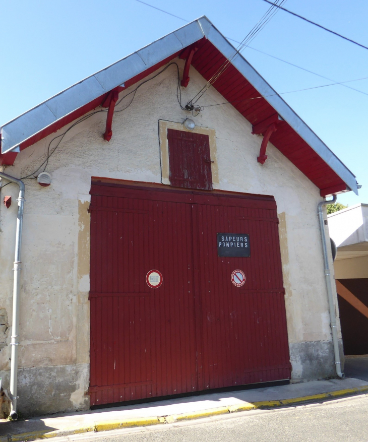 COULONGES: le local des pompiers - Coulonges-Cohan