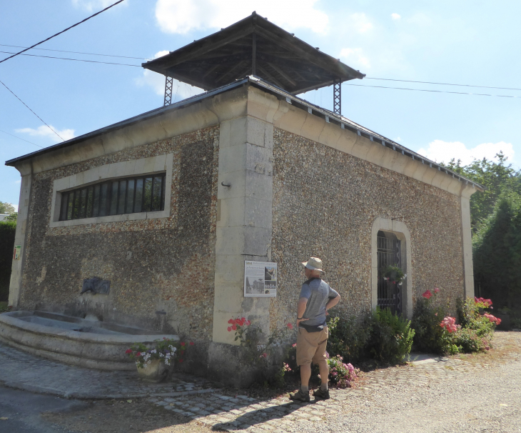 COULONGES : le lavoir - Coulonges-Cohan