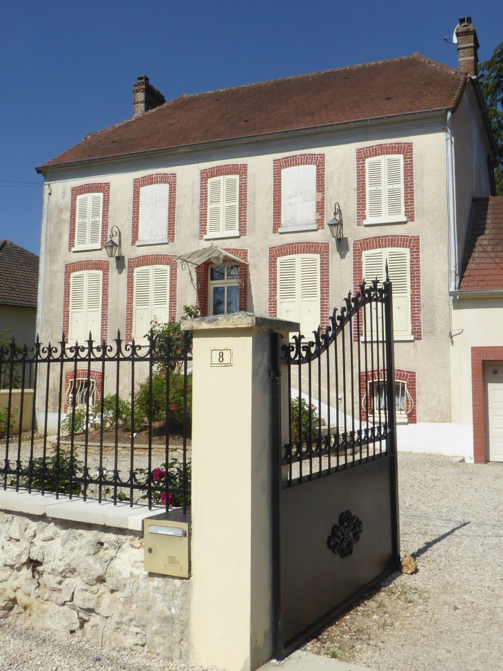 COULONGES : maison - Coulonges-Cohan