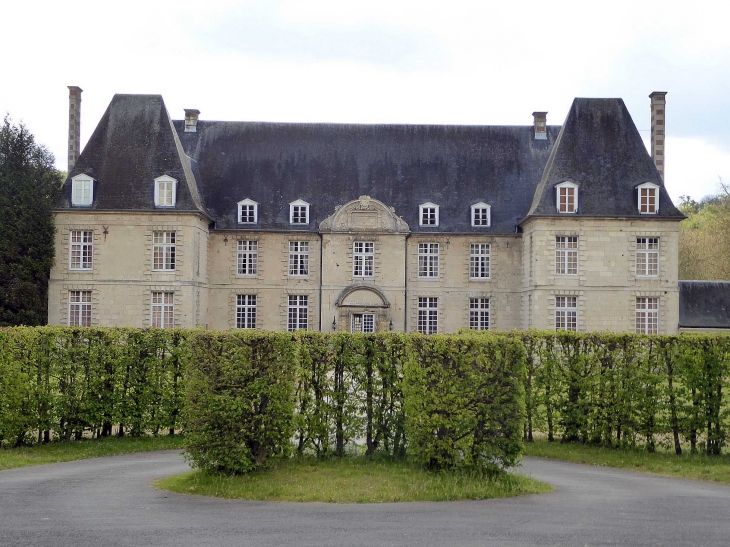 La façade du château - Couvrelles