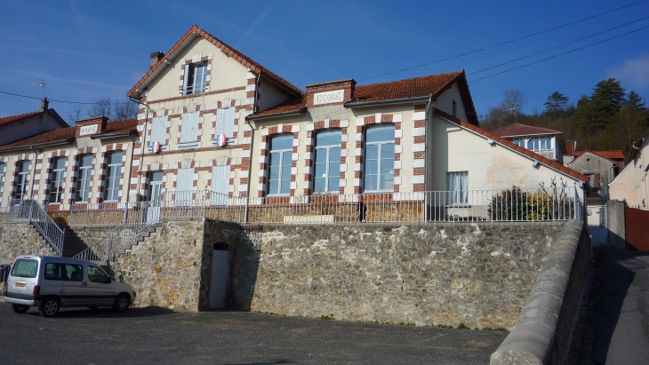 La mairie, by WALKAT, Valérie Lecomte - Crouttes-sur-Marne