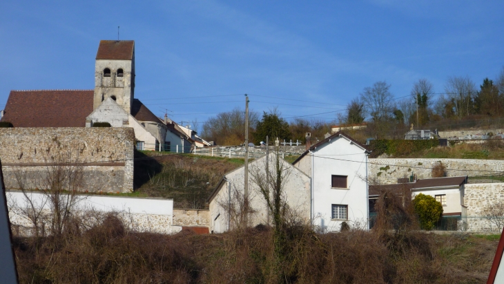 L'église vue du stade...by WALKAT ,Valérie Lecomte - Crouttes-sur-Marne