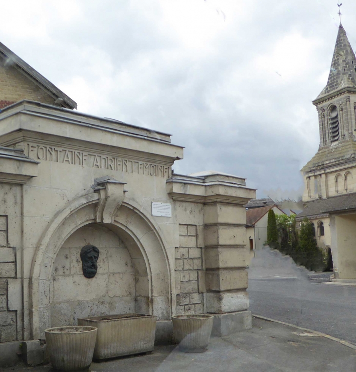 La fontaine et le clocher - Crouy