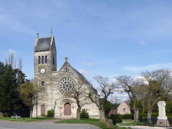 Devant l'église - Dammard