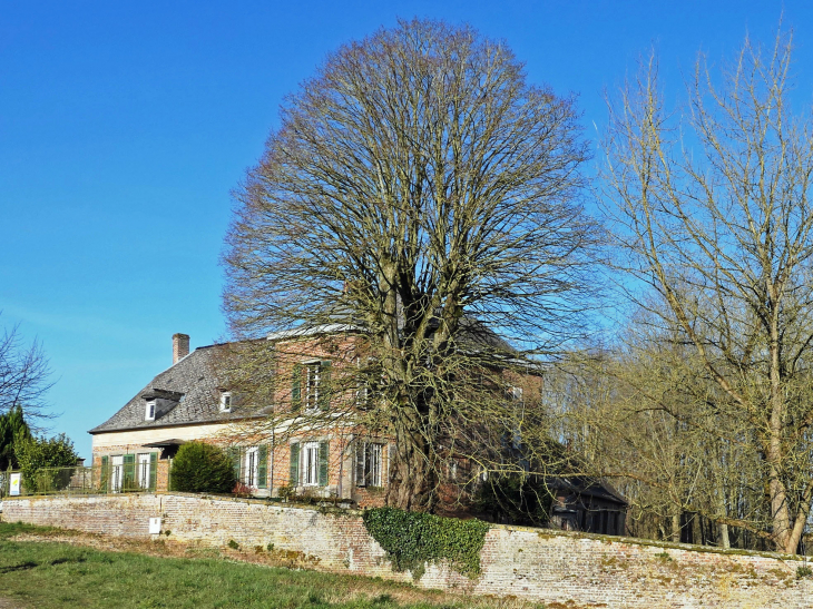 Belle demeure dans un parc - Dorengt