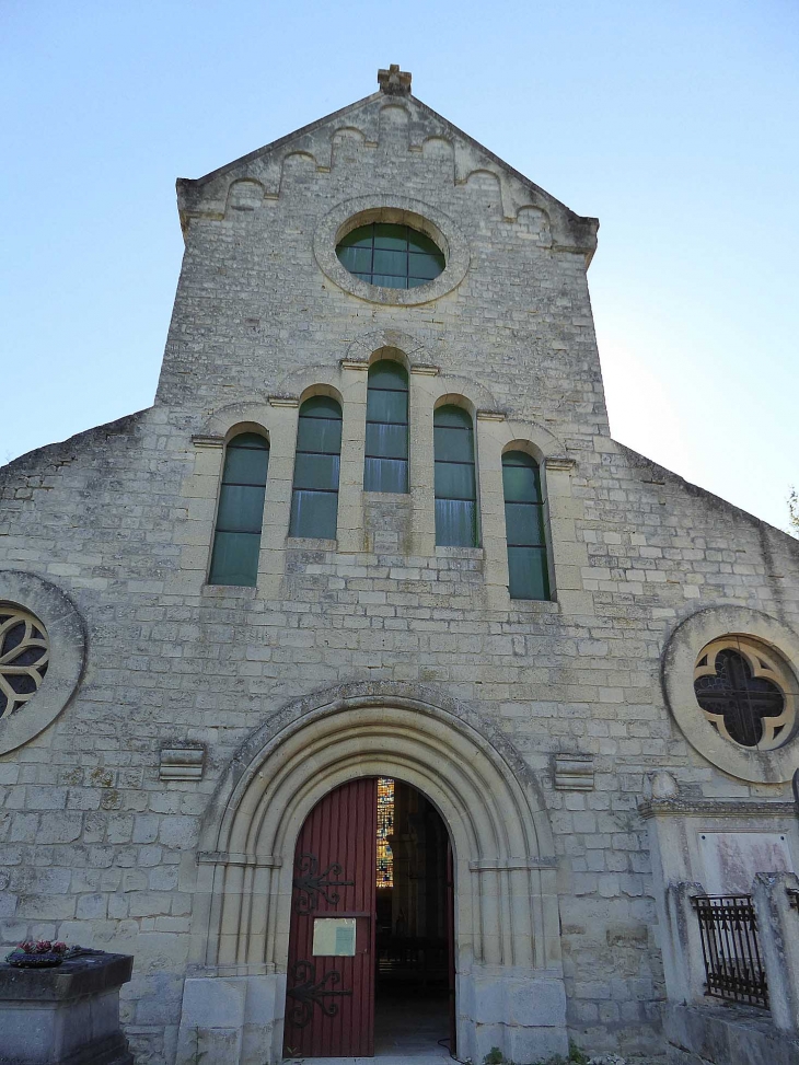 L'entrée de l'église - Filain