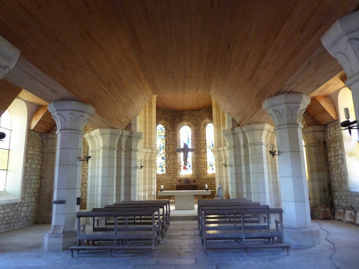 Dans l'église - Filain