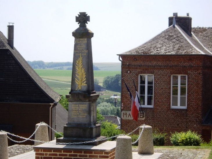 Le monument aux morts - Harcigny