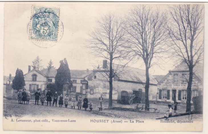 Place de la mairie - Housset