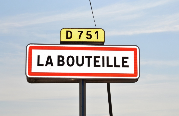  - La Bouteille