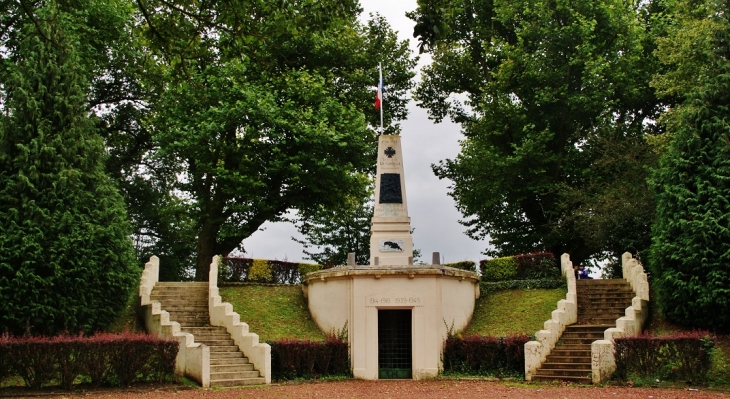 Monument aux Morts - La Capelle