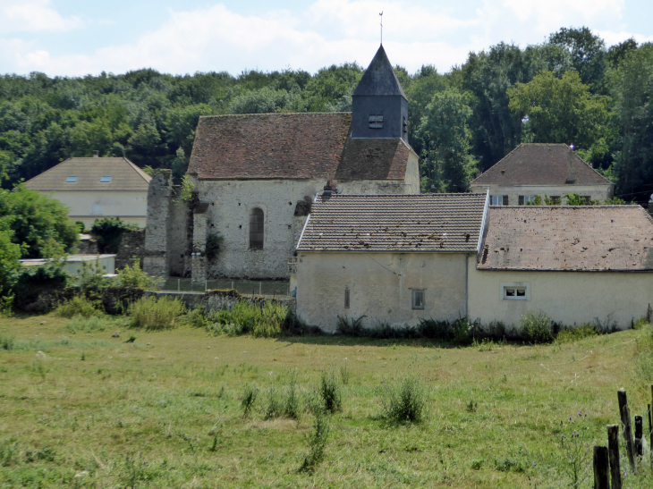 Le village et son église - La Celle-sous-Montmirail