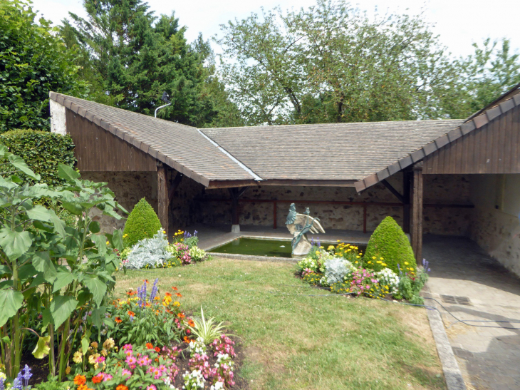 Le lavoir - La Chapelle-Monthodon