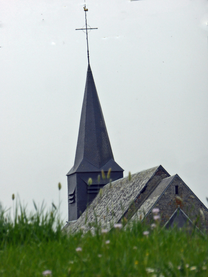 Vue sur le clocher - La Flamengrie