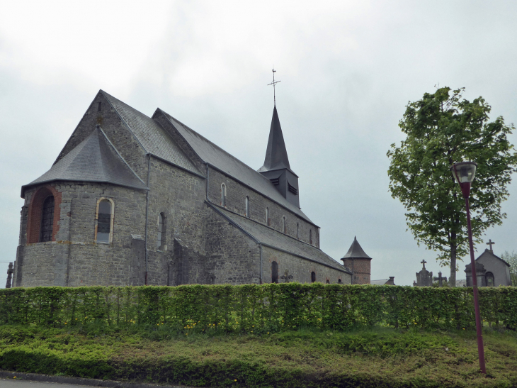 Derrière l'église - La Flamengrie