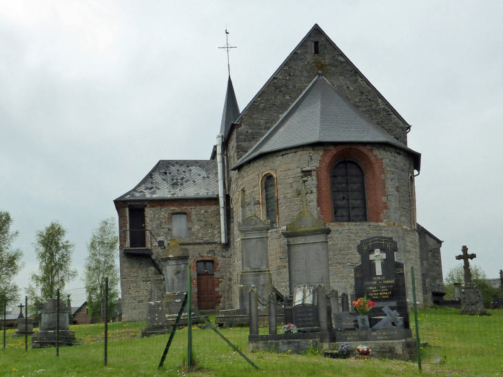 Derrière l'église - La Flamengrie