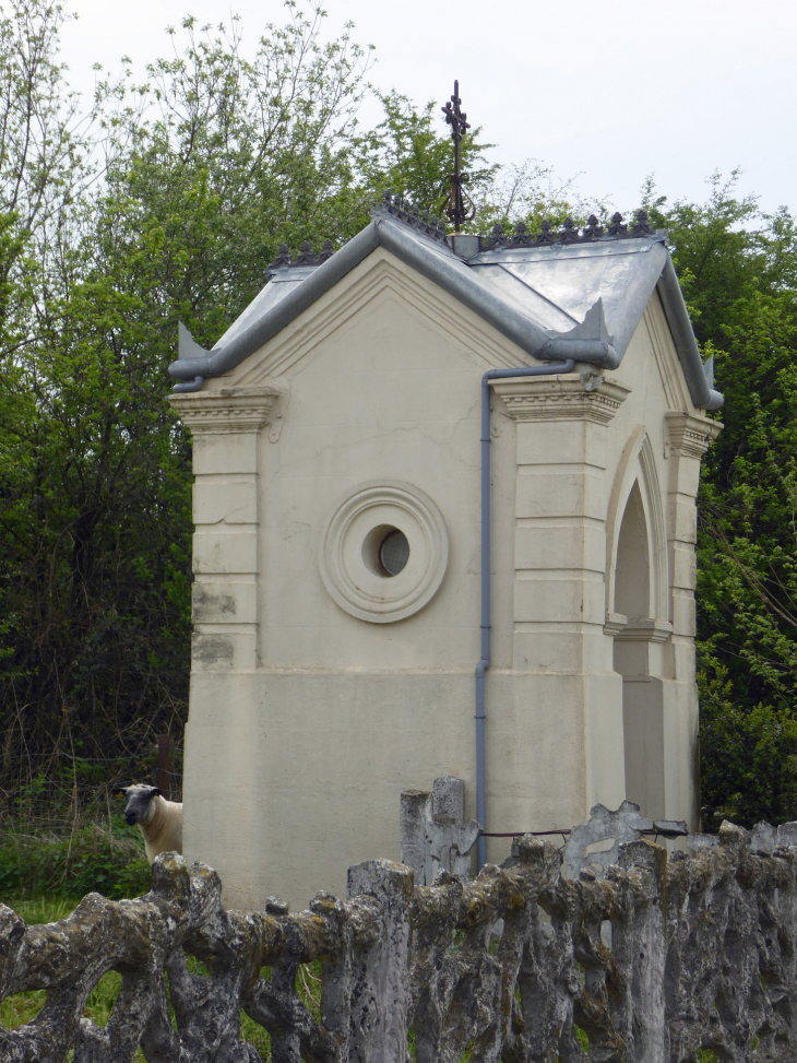 Sur le circuit du Poilu : chapelle - La Flamengrie