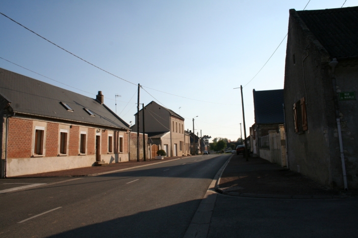 Grande rue vers Cuirieux - La Neuville-Bosmont