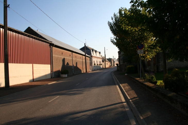 Grande rue vers Cuirieux - La Neuville-Bosmont