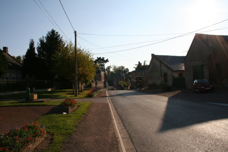 Grande rue vers Cuirieux - La Neuville-Bosmont