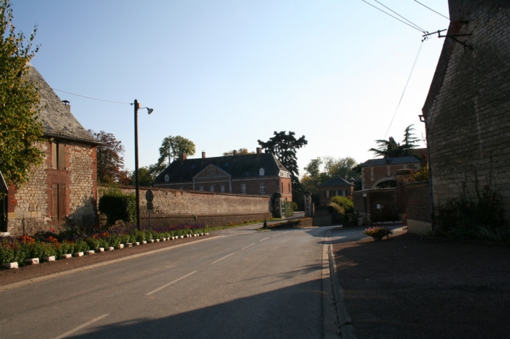 Grande rue vers Cuirieux - La Neuville-Bosmont