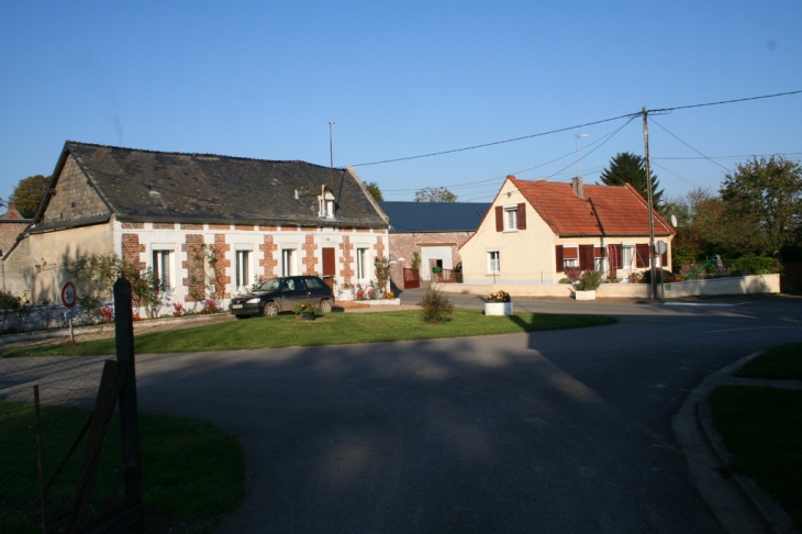 Vue prise du tour de ville - La Neuville-Bosmont