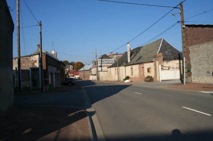 Grande Rue vers D946 - La Neuville-Bosmont