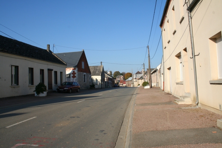 Grande rue vers D946 - La Neuville-Bosmont