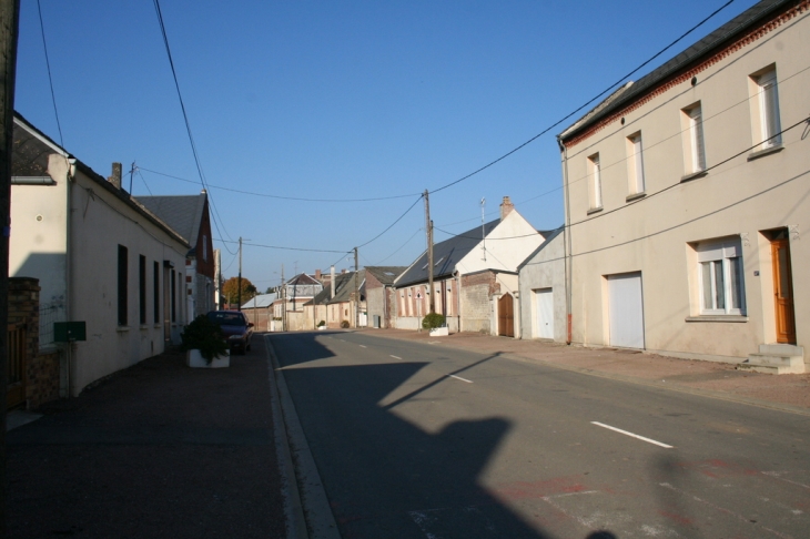 Grande rue vers D946 - La Neuville-Bosmont