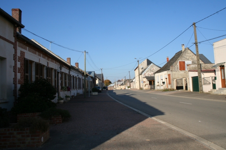 Grande rue vers D946 - La Neuville-Bosmont