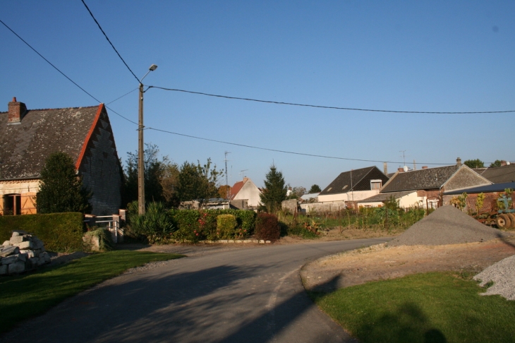 Rue de Marle vers la Grande Rue - La Neuville-Bosmont